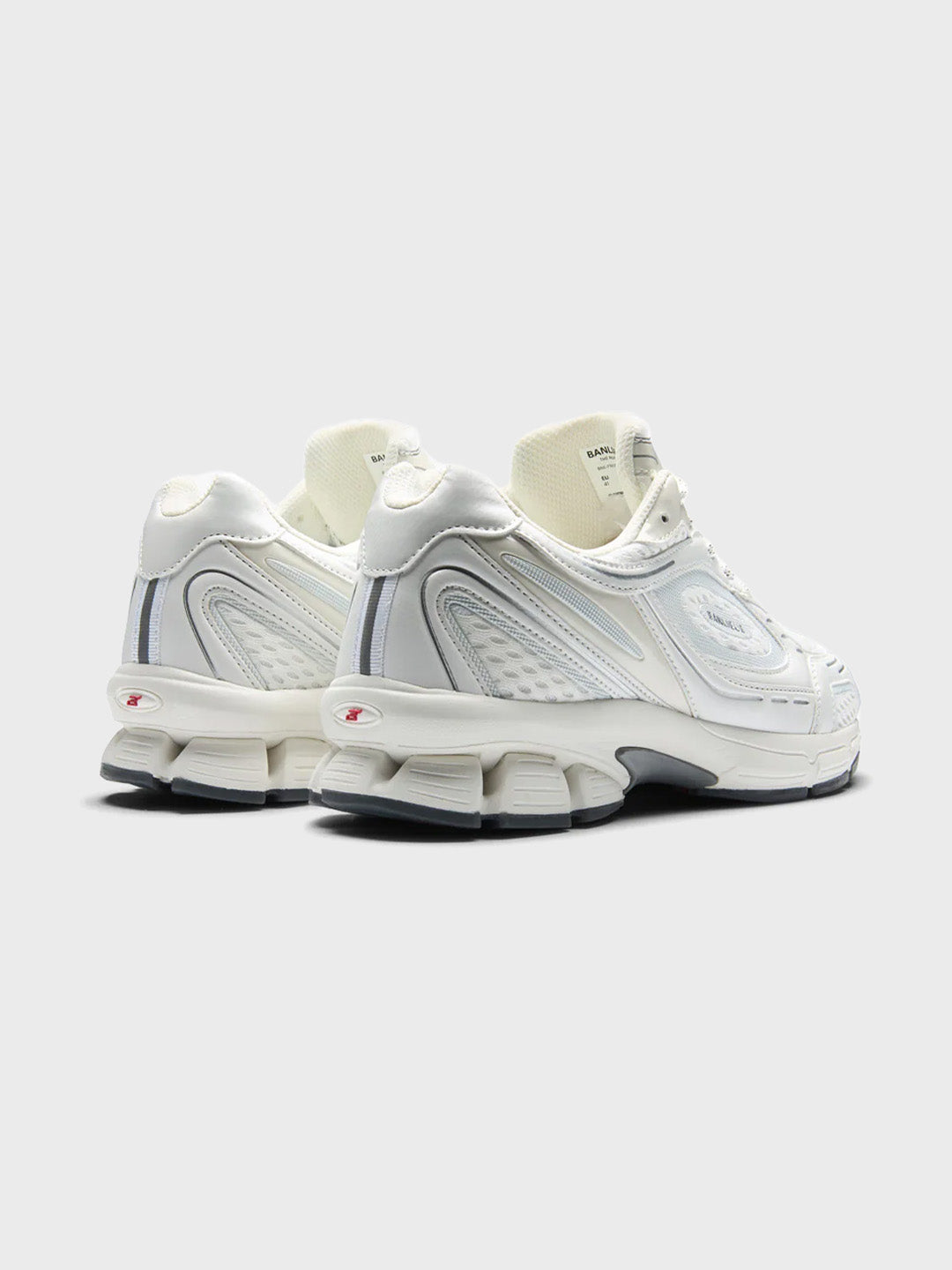 Banlieue Patent Sneakers White – schuine achterkant