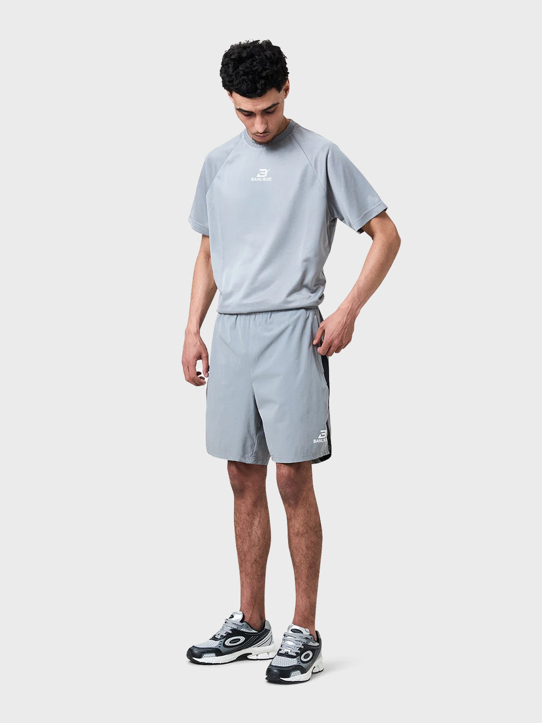 Full outfit: Banlieue Performance Shorts en t-shirt gedragen door model