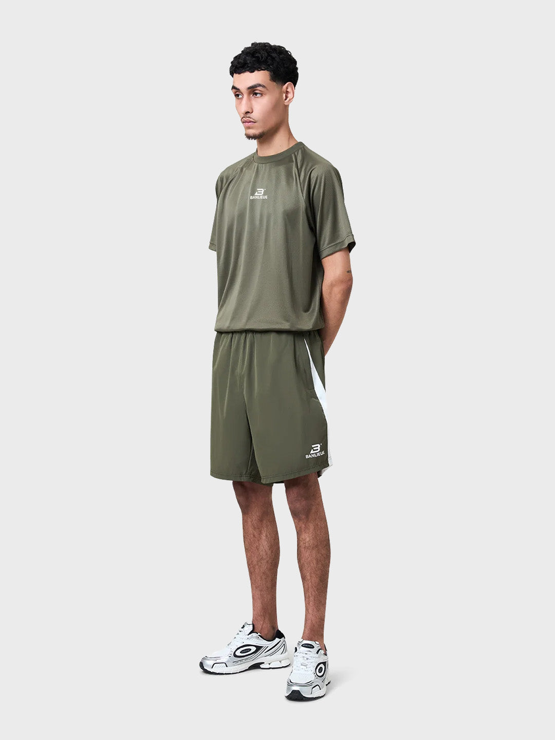 Banlieue Olive Shorts – full outfit met t-shirt