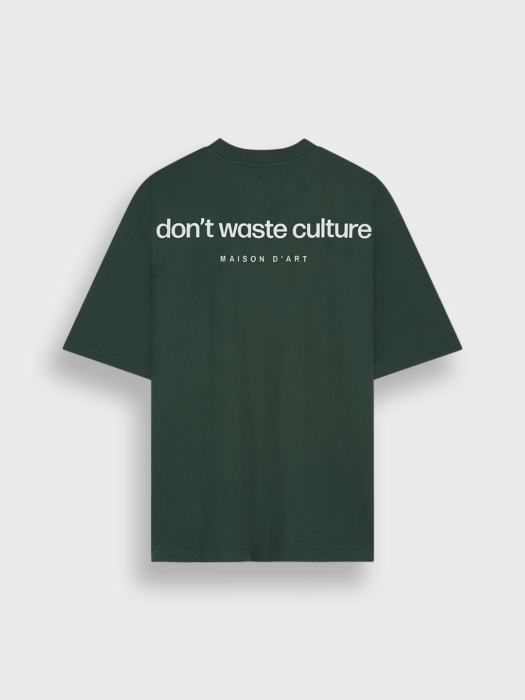 Packshot van Cleo T-shirt Dark Green, achterkant met DWC ruglogo