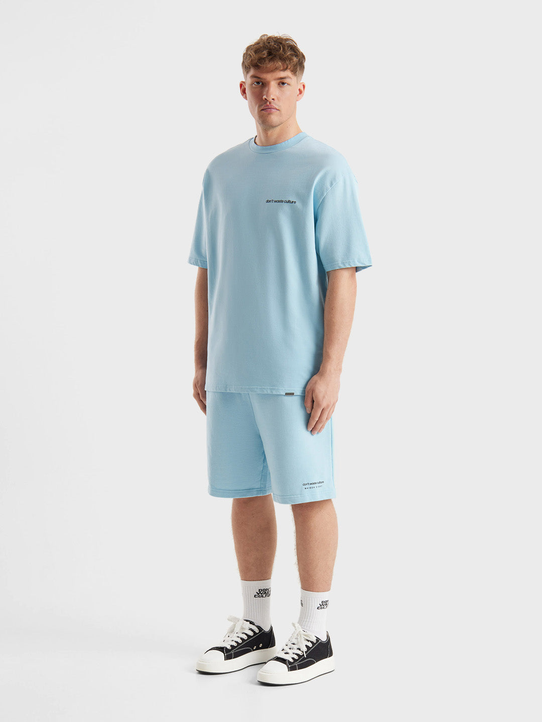 Volledige look van Cleo T-shirt met Jerr shorts in bijpassende kleur