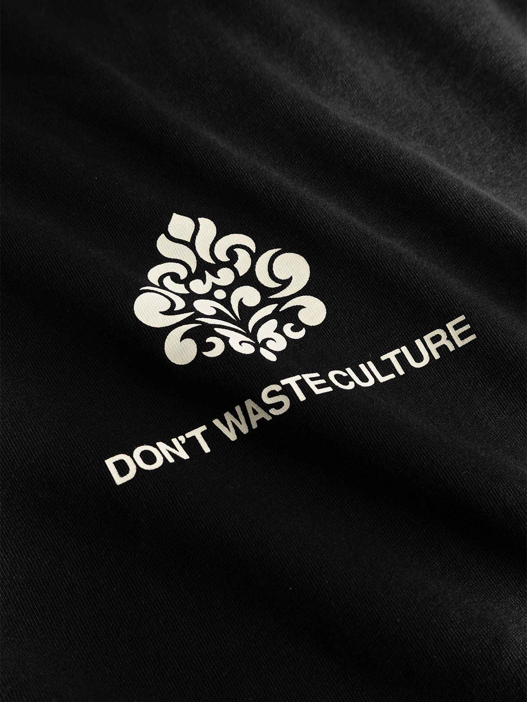 Don't Waste Culture Fade Longsleeve Black - close-up logo