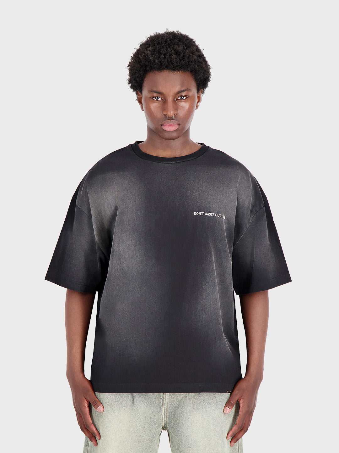 Don’t Waste Culture Islian T-Shirt Faded Black met subtiele chest branding