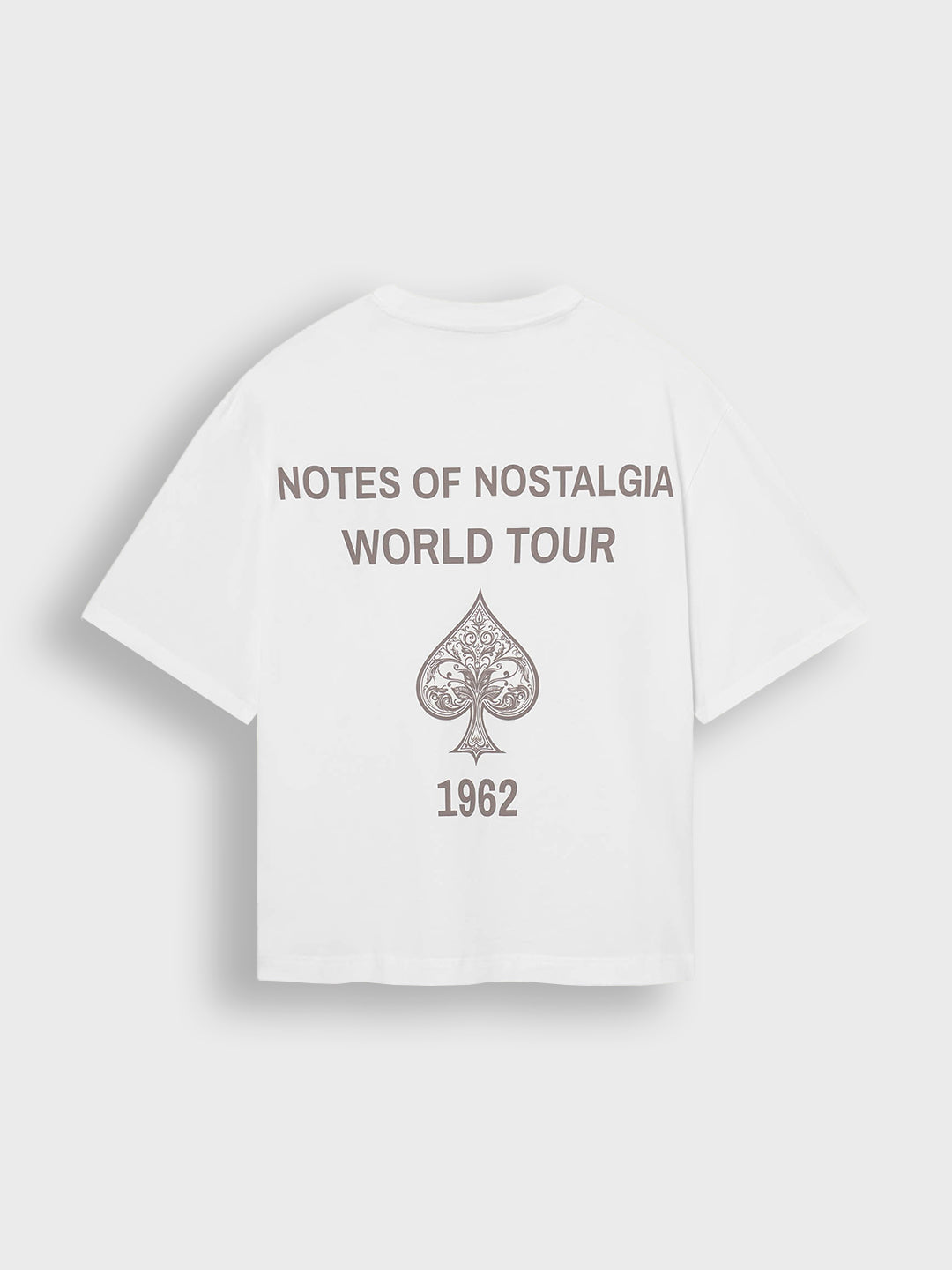 Achterkant van het DWC Javari T-shirt met grote 'Notes of Nostalgia World Tour' graphic