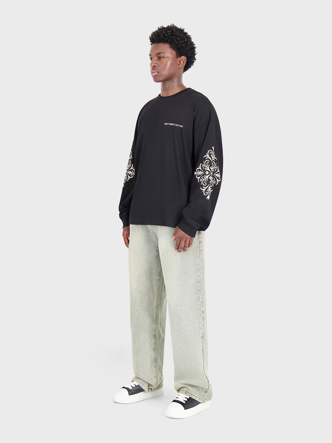 Don't Waste Culture Thandor Longsleeve t-shirt in zwart - gedragen door model