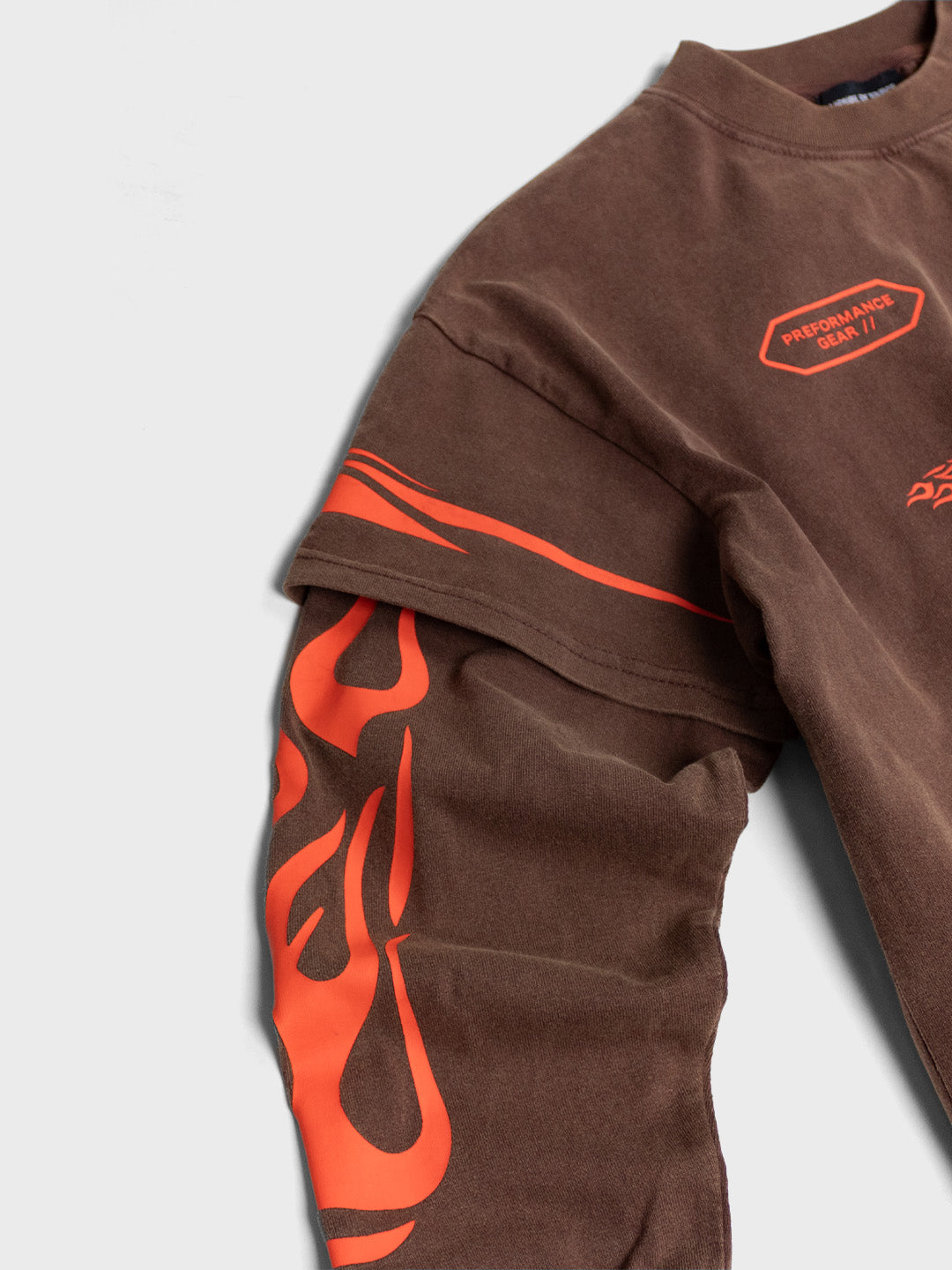 House Of Basicz longsleeve voor kinderen - detail van gelaagde look en oranje graphics