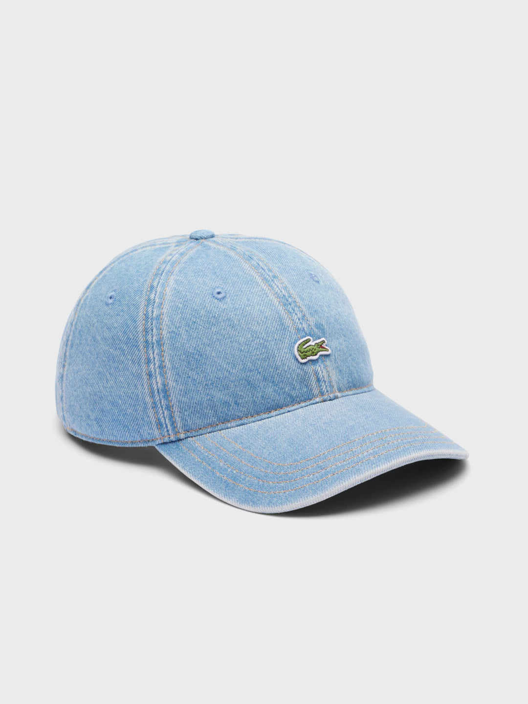 Lacoste Denim Cap Light Blue – packshot schuin vooraanzicht