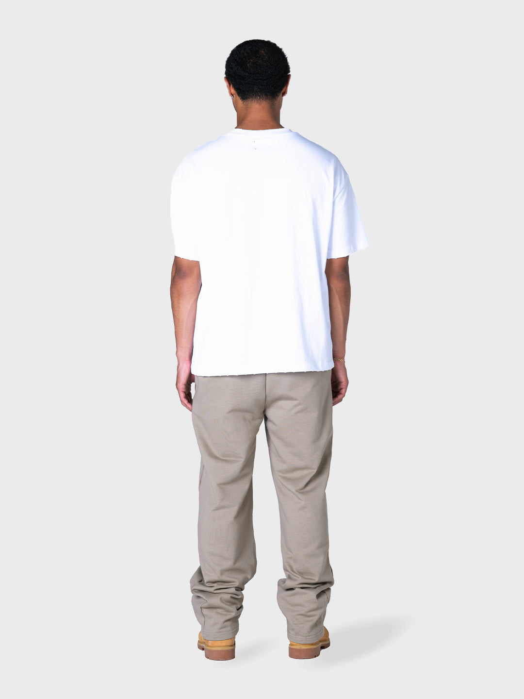 Lumi3re Fly Logo Pants full outfit met t-shirt, achterkant