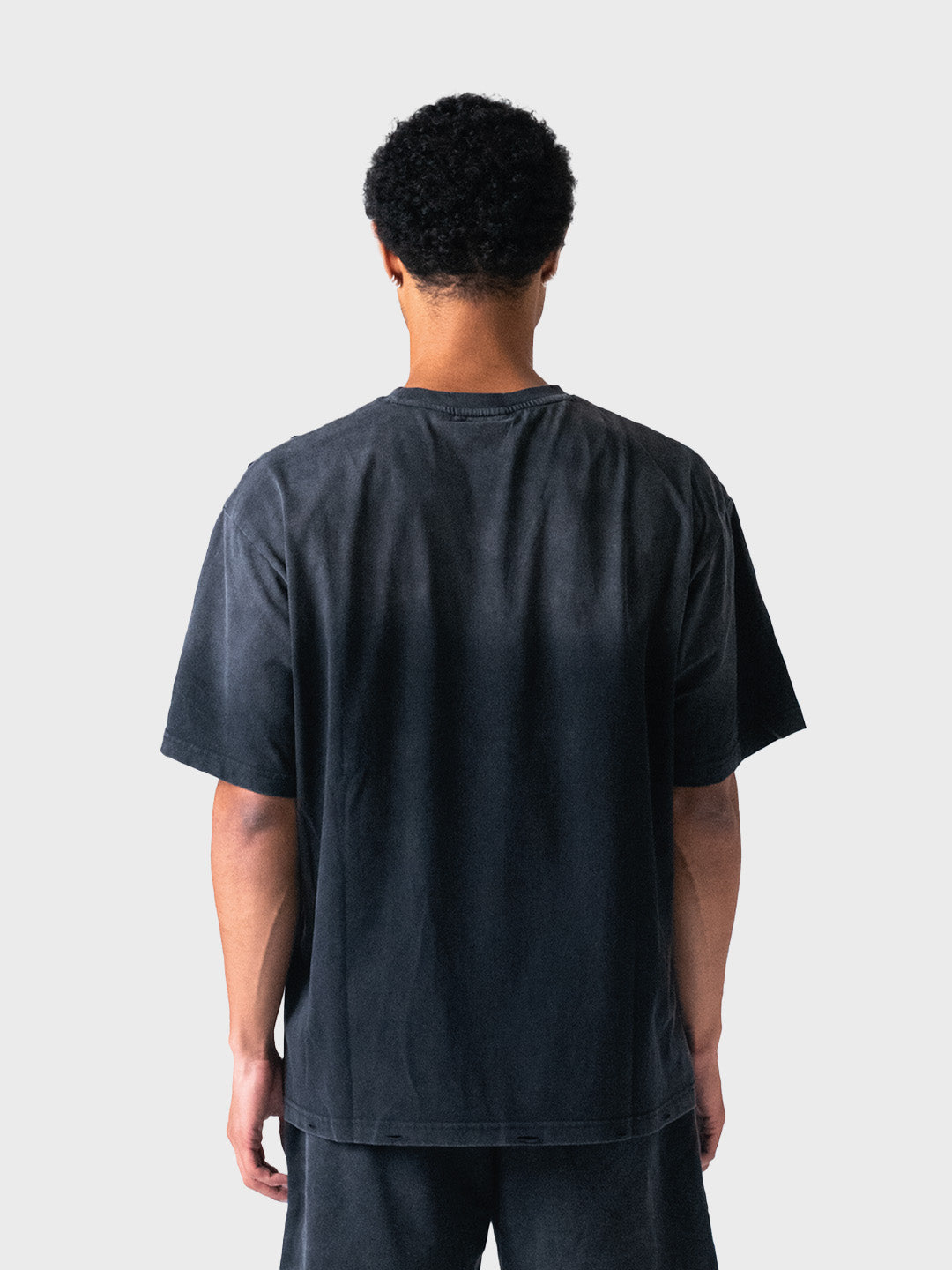 Achterkant van het Lumi3re shirt in Washed Black
