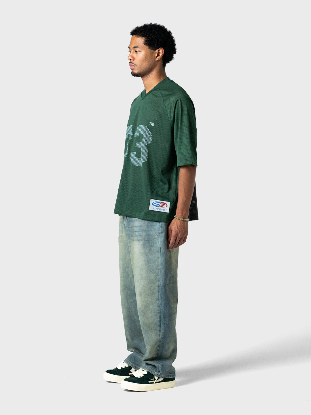Lumi3re Mesh 33 T-Shirt Green – model schuin vooraanzicht