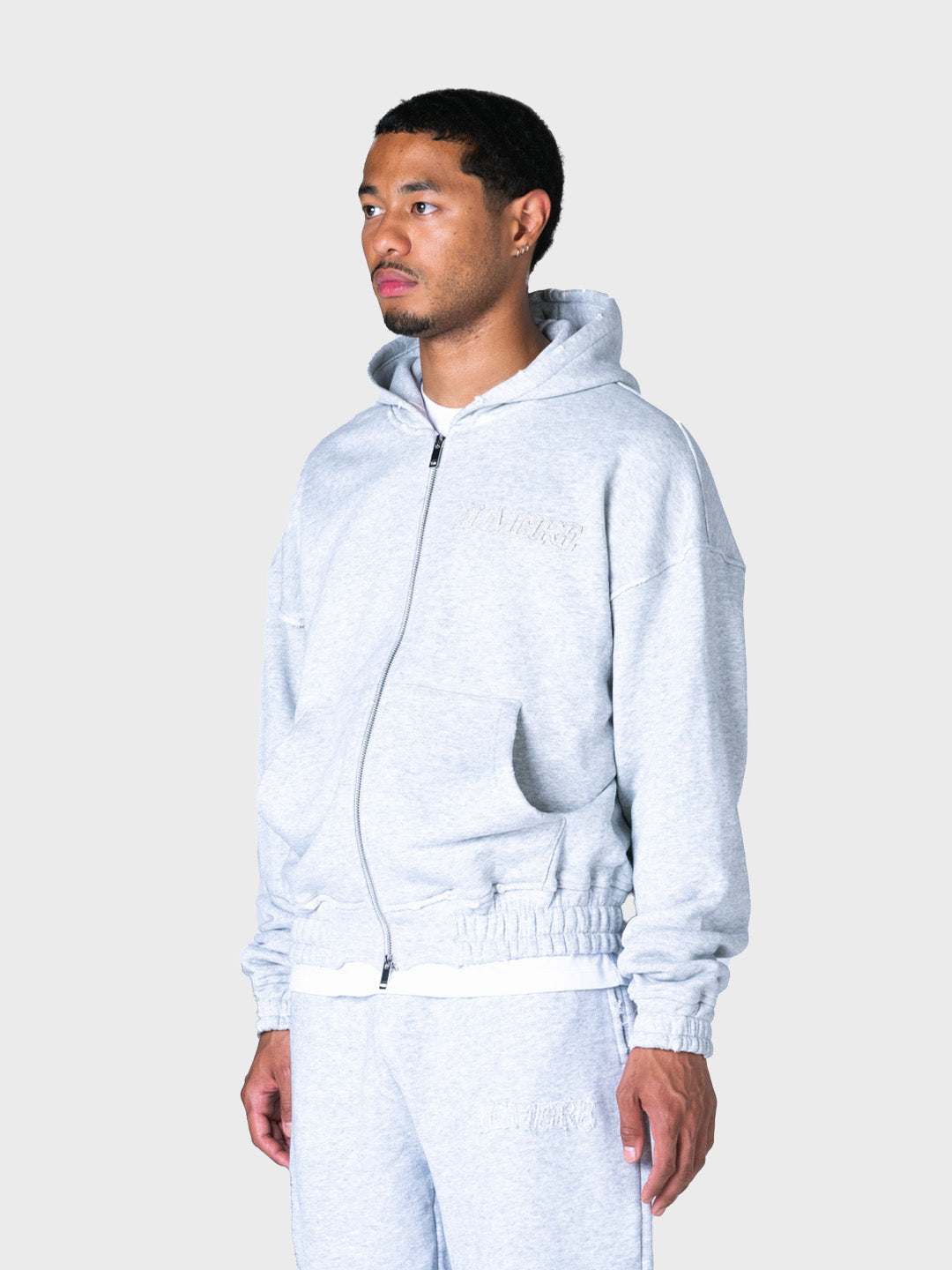 Grijze Lumi3re zip hoodie met boxy fit en dropped shoulders, schuin vooraanzicht
