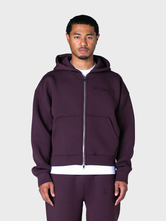 Lumi3re Space Scuba Zip Hoodie in bordeaux, voorkant model