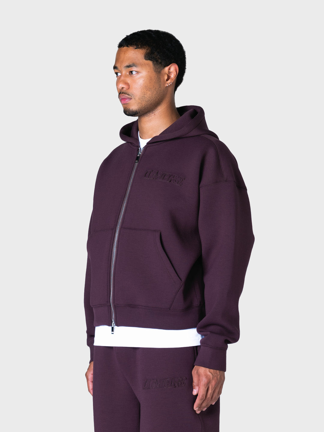 Boxy fit Lumi3re hoodie in scuba stof, schuin vooraanzicht
