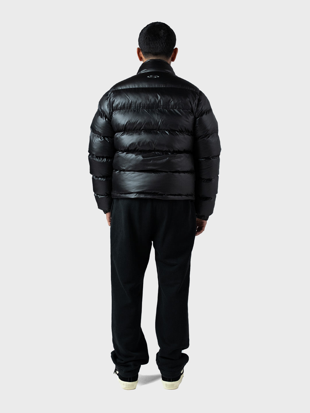 Lumi3re Wave Puffer Jacket Black model achter full outfit