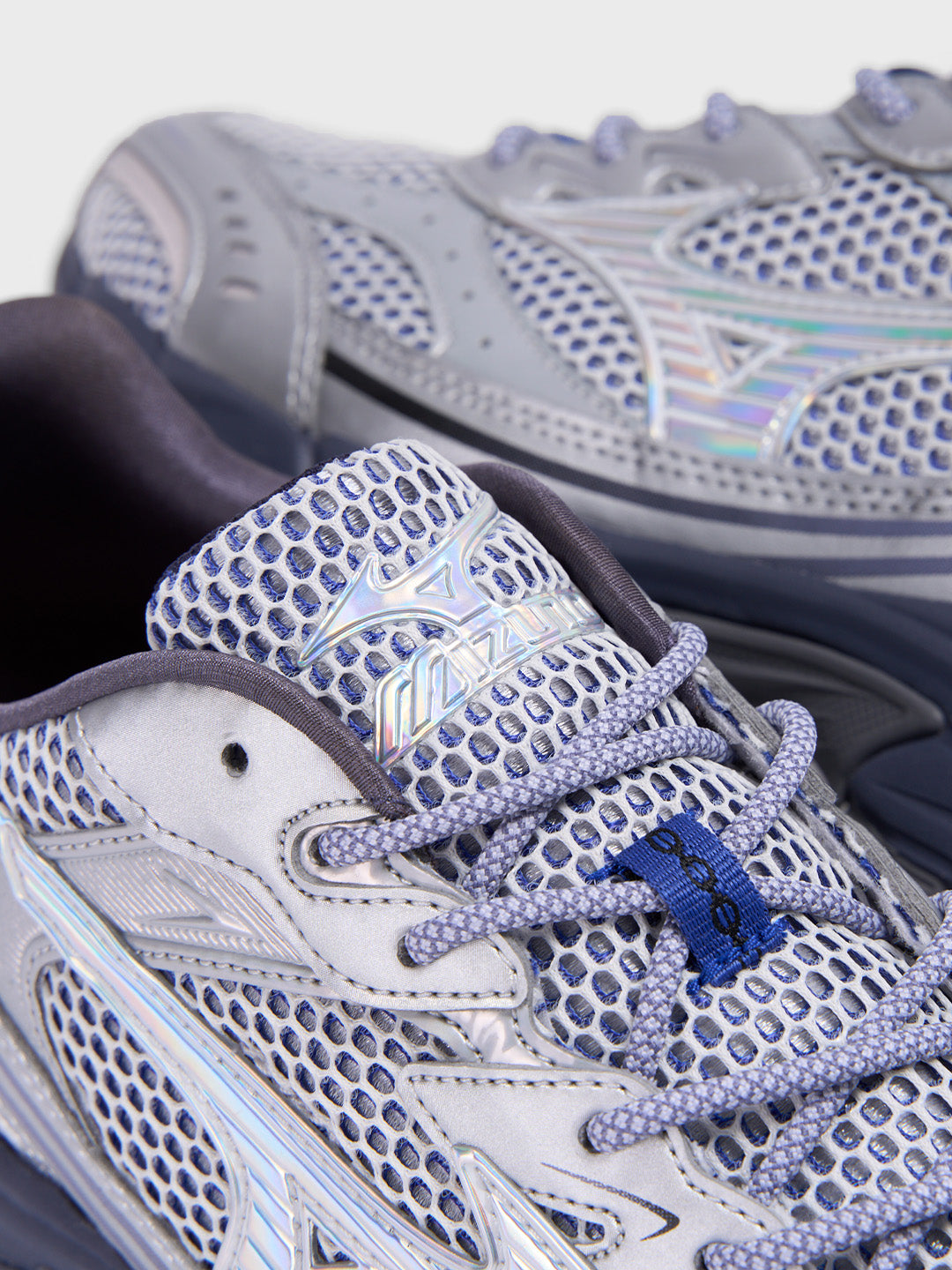 Mizuno MXR Space Light Sneakers Silver holografische details upper