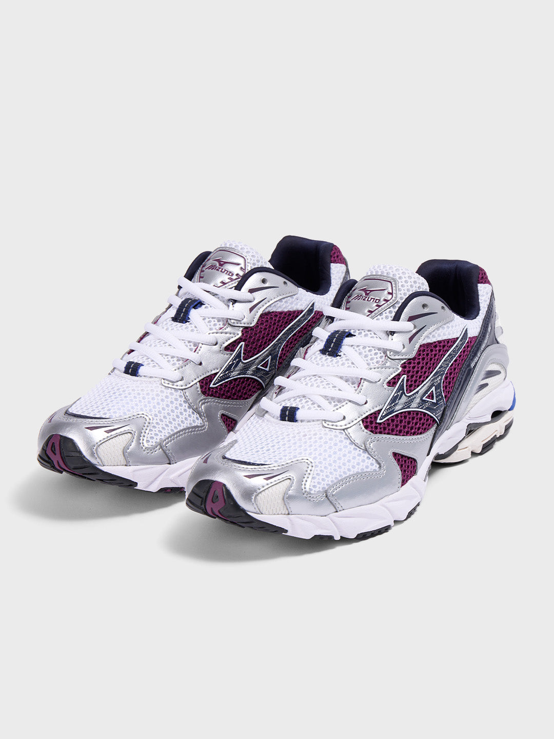 Mizuno Wave Rider 10 White Dark Purple sneakers schuin vooraanzicht