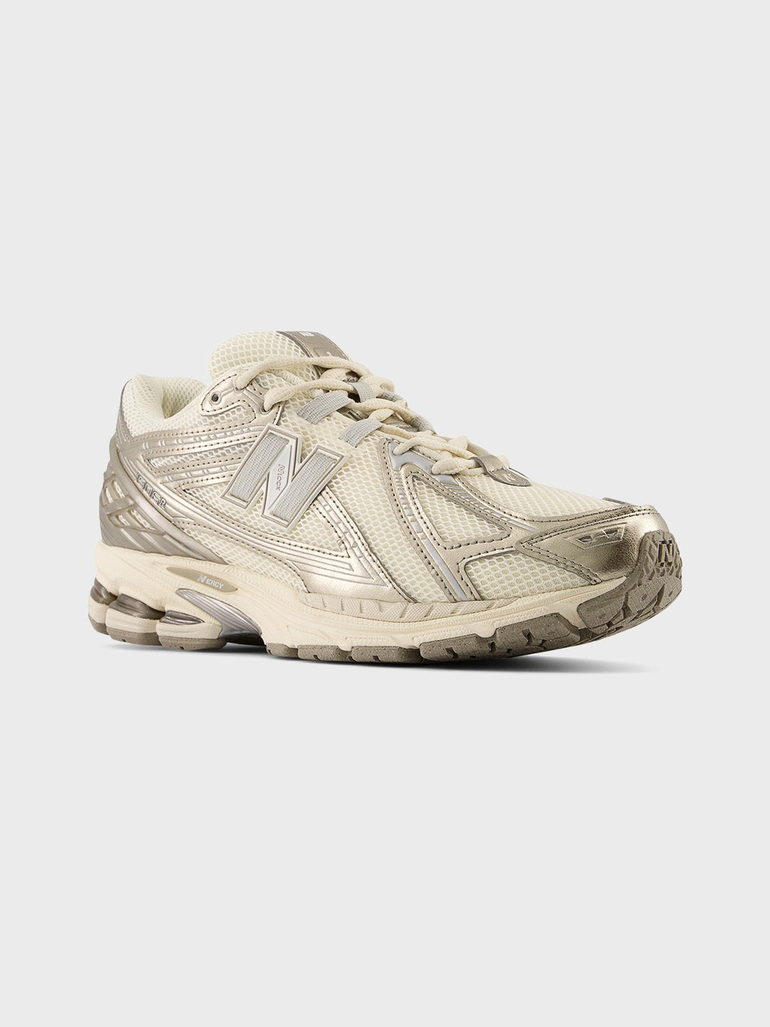 New Balance 1906 Arid Stone sneaker – U1906RCN - schuin vooraanzicht