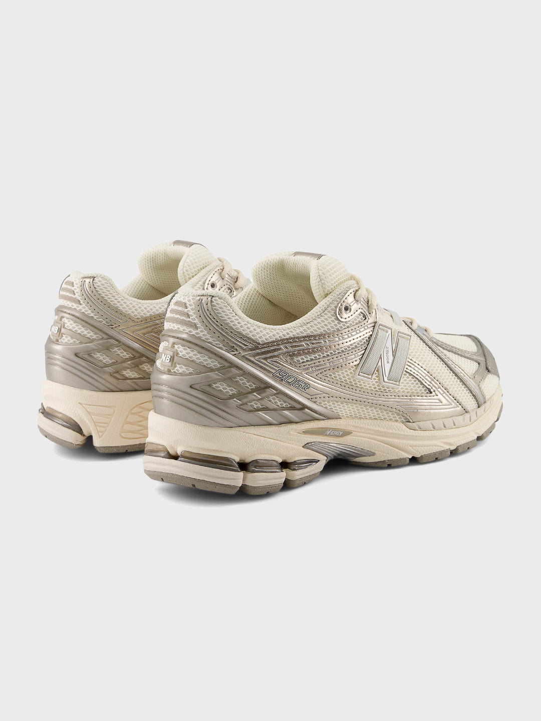 New Balance 1906 Arid Stone sneakers – U1906RCN - paar schuin achter