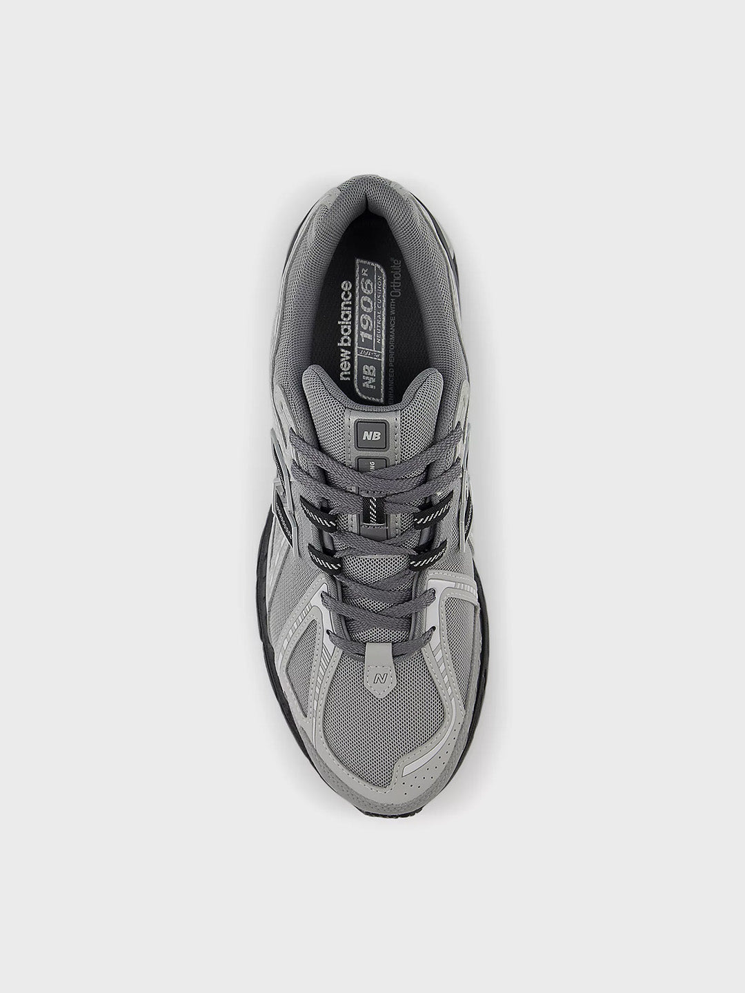 Bovenaanzicht van het paar 1906 sneakers