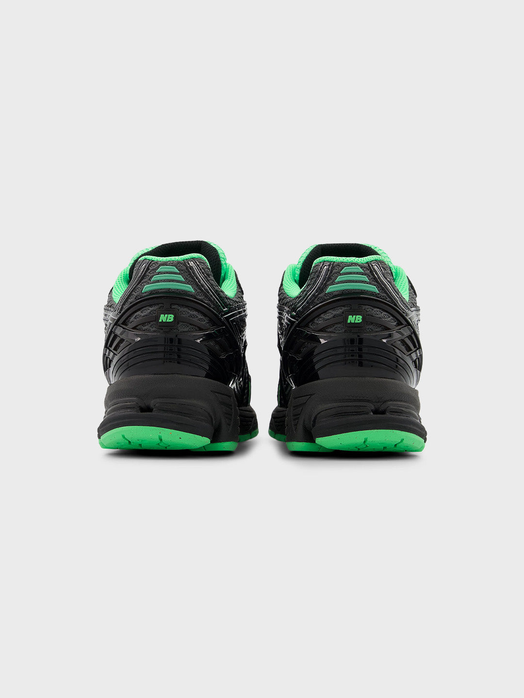 Achteraanzicht van de New Balance 1906 sneakers Dark Silver Lime Leaf