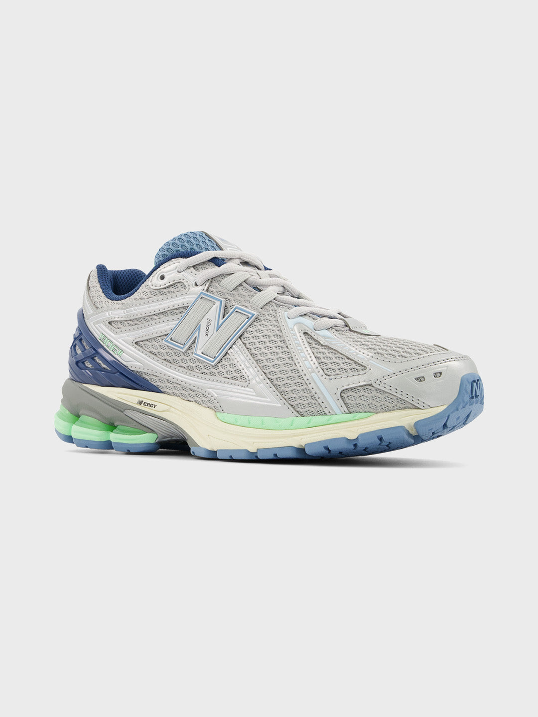 New Balance 1906 sneakers Silver Metallic Still Water schuin vooraanzicht