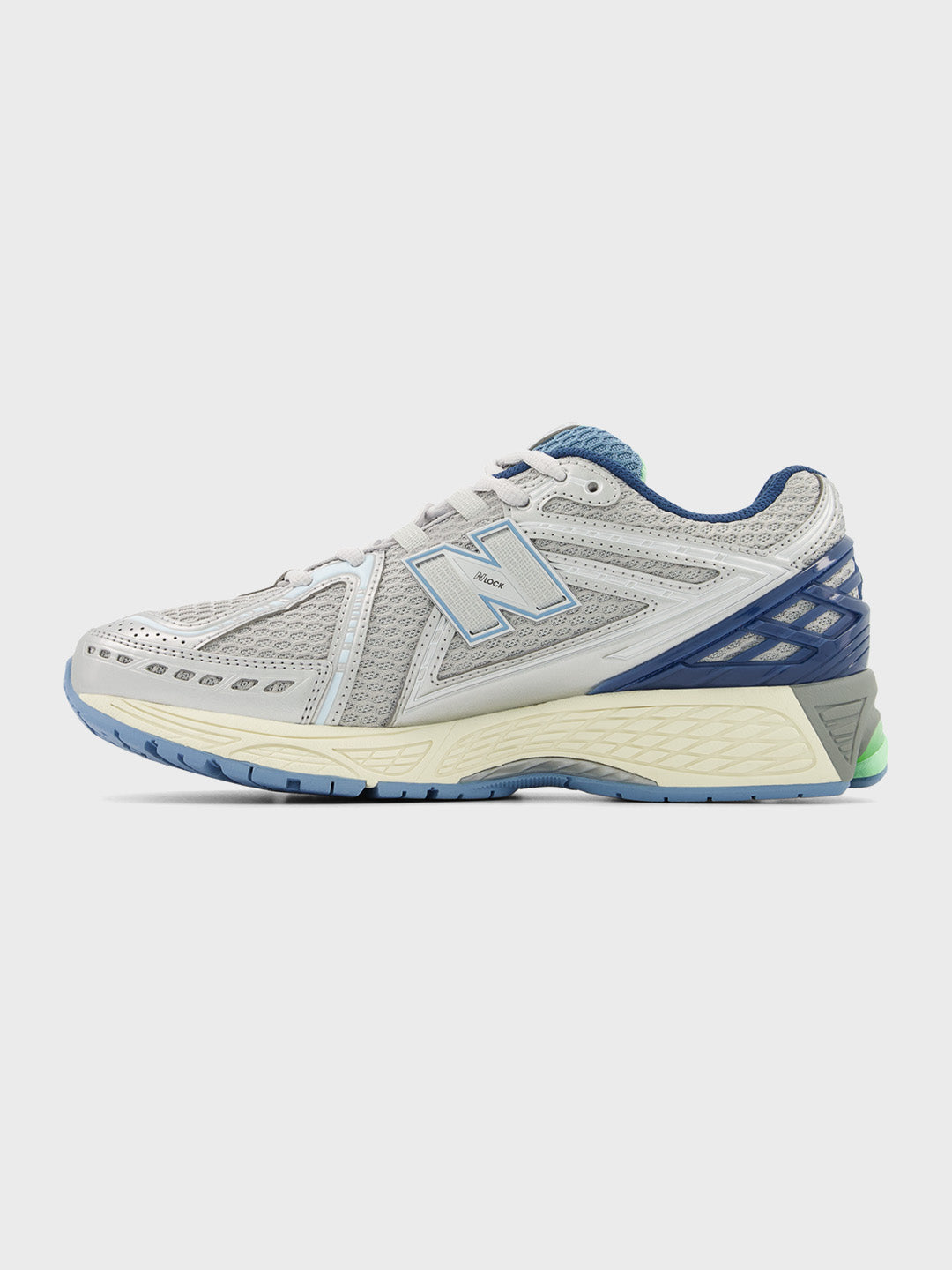 Binnenzijde van de New Balance 1906 Silver Metallic sneakers