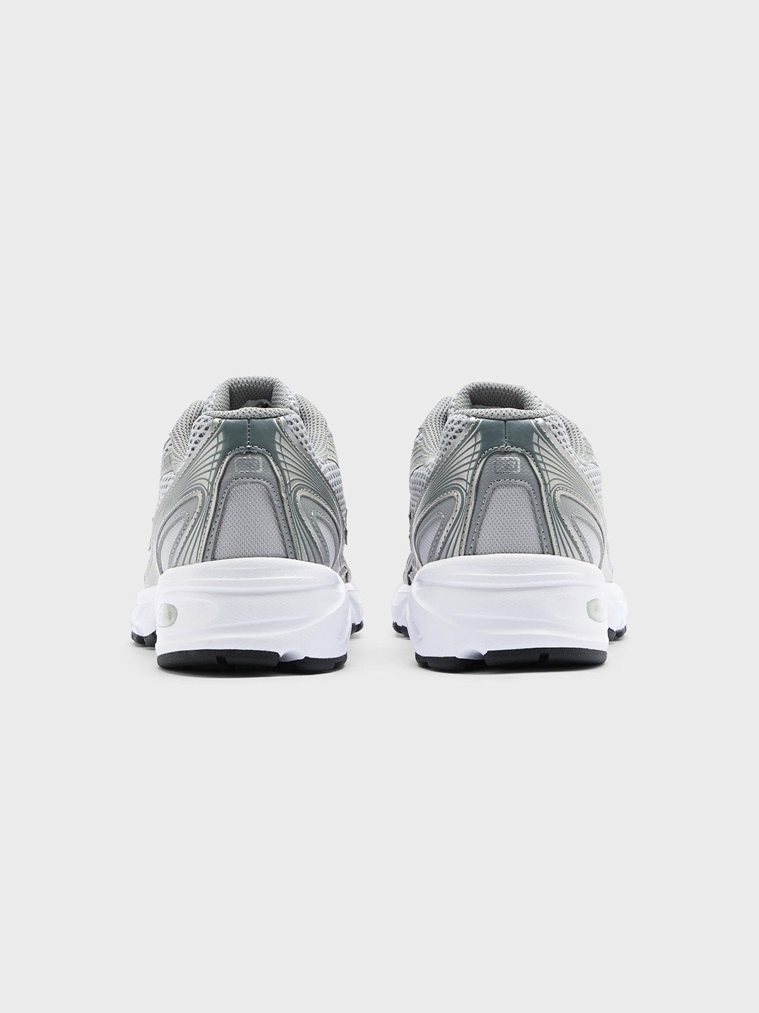 Achteraanzicht van de New Balance 740 Castlerock