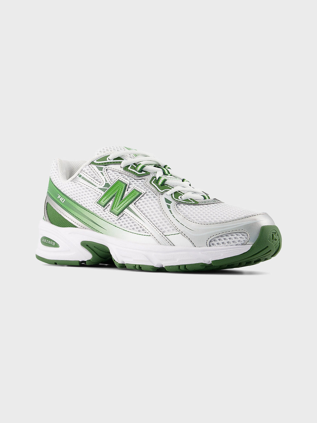 New Balance 740 Sneakers White Alpine Green schuin vooraanzicht