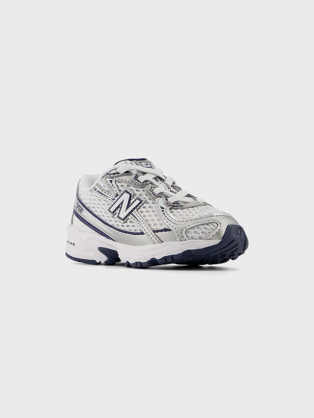New Balance 740 kinderschoenen White/Navy – schuin vooraanzicht