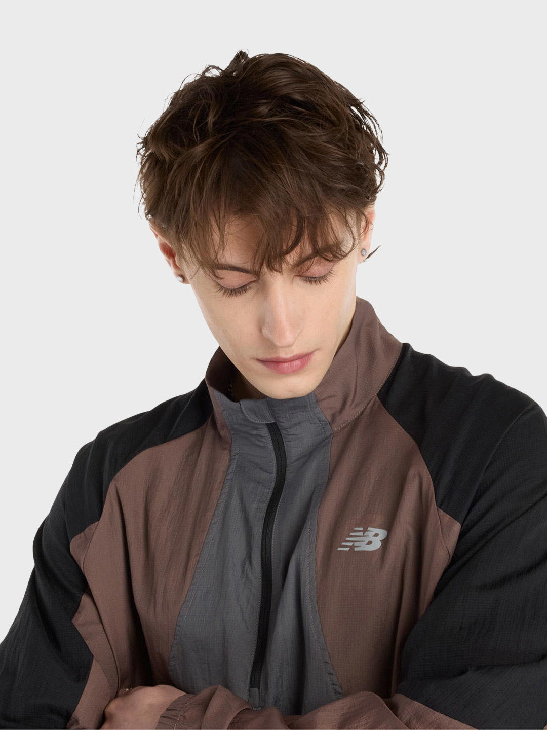 Close-up van de rits, kraag en New Balance logo op de Better Run Jacket