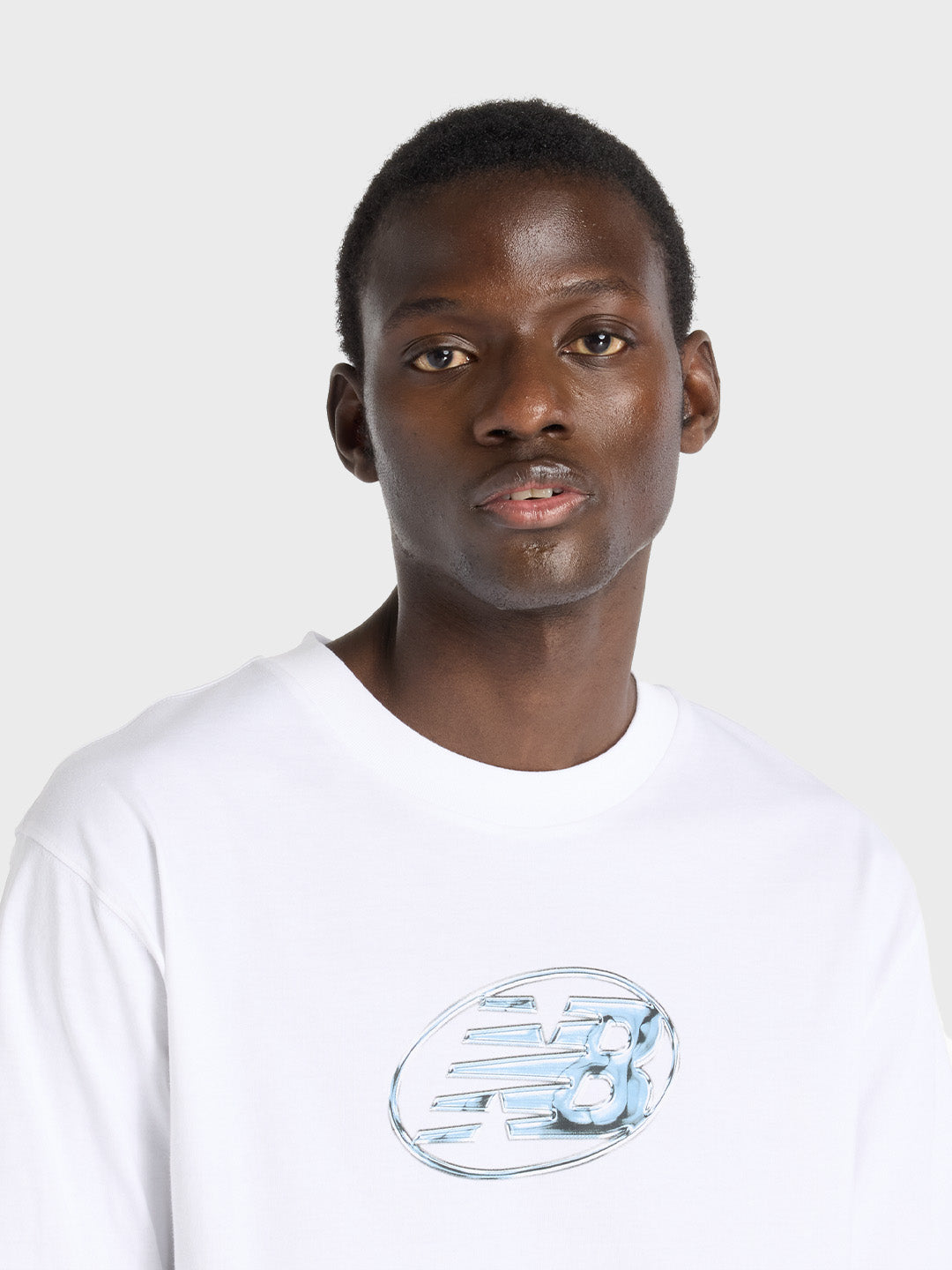New Balance Chrome NB T-Shirt wit - detail met new balance logo
