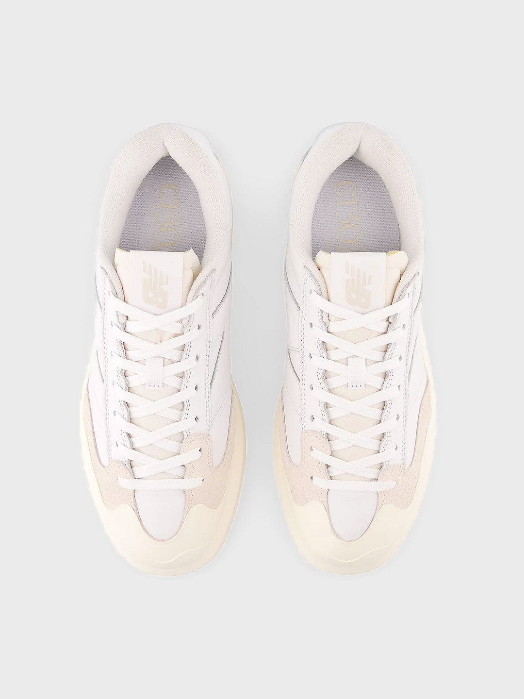 new balance sneakers wit