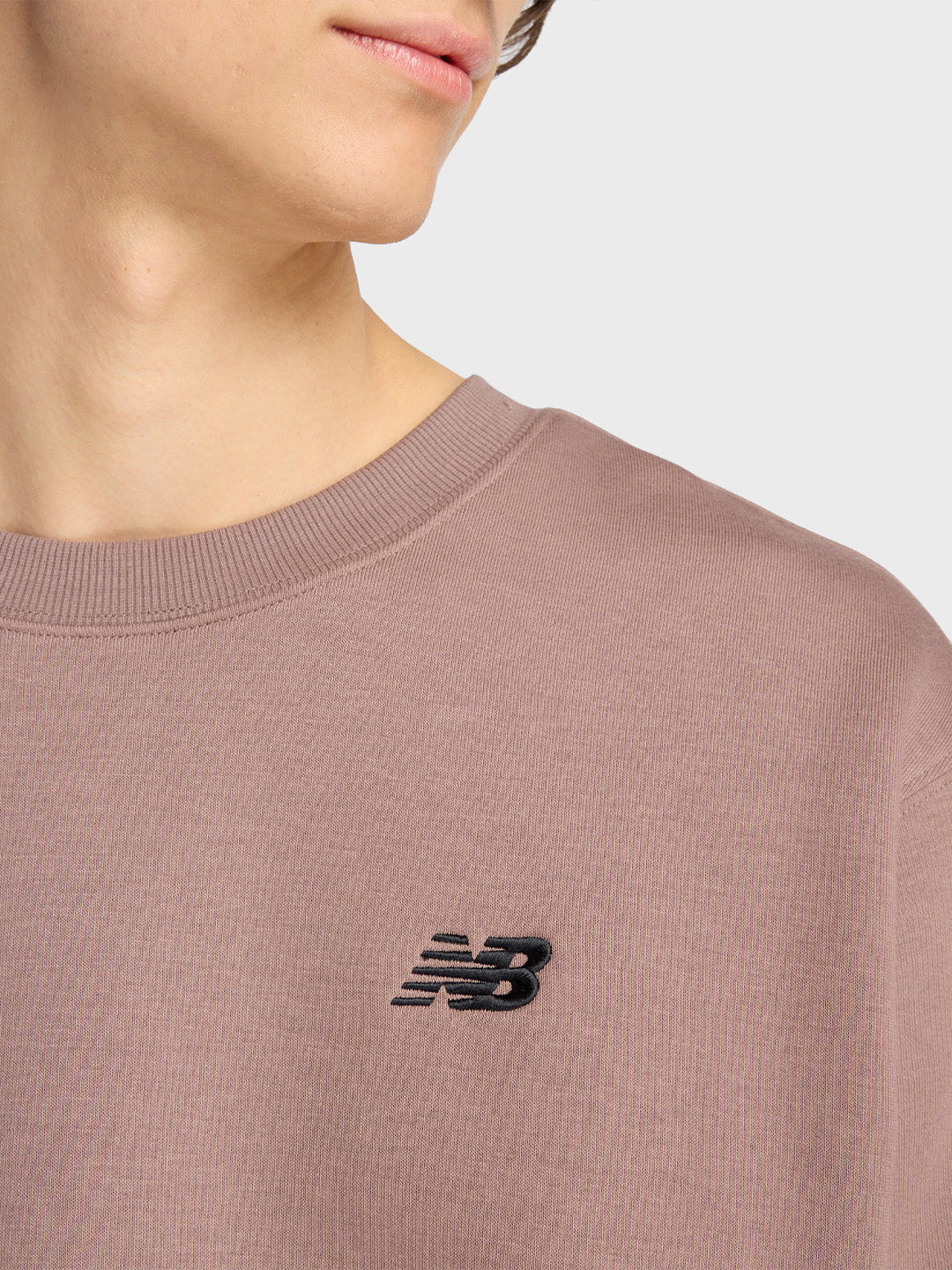 Detail van het kleine geborduurde New Balance-logo