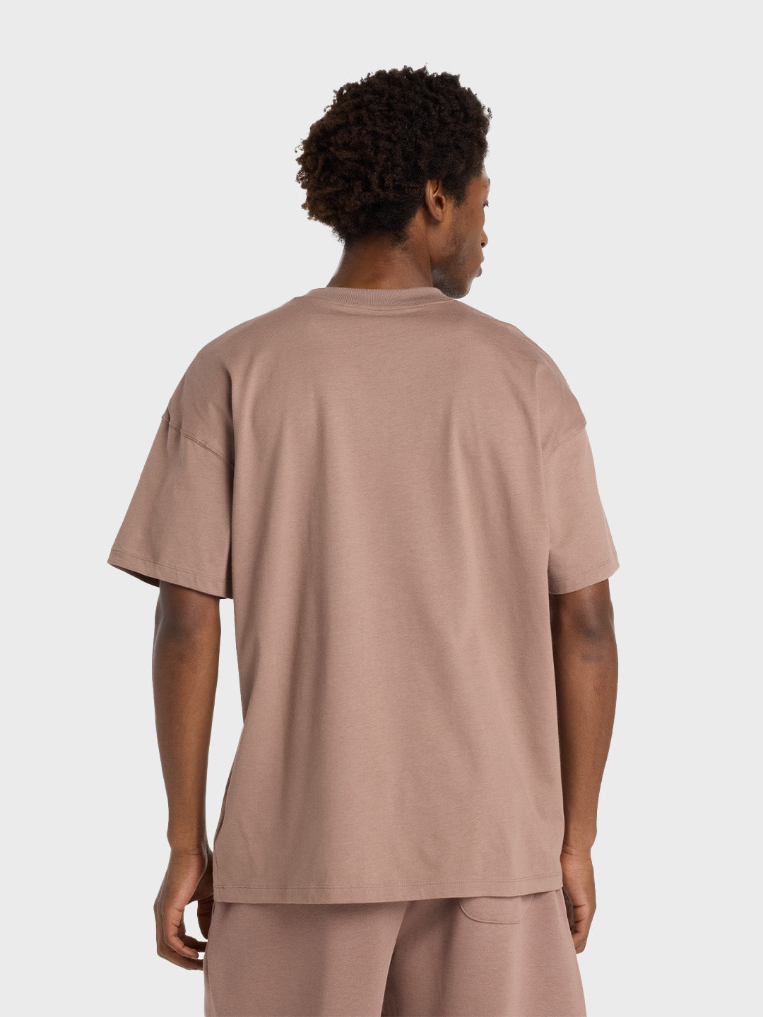 Achterkant van het Earth Shadow t-shirt van New Balance