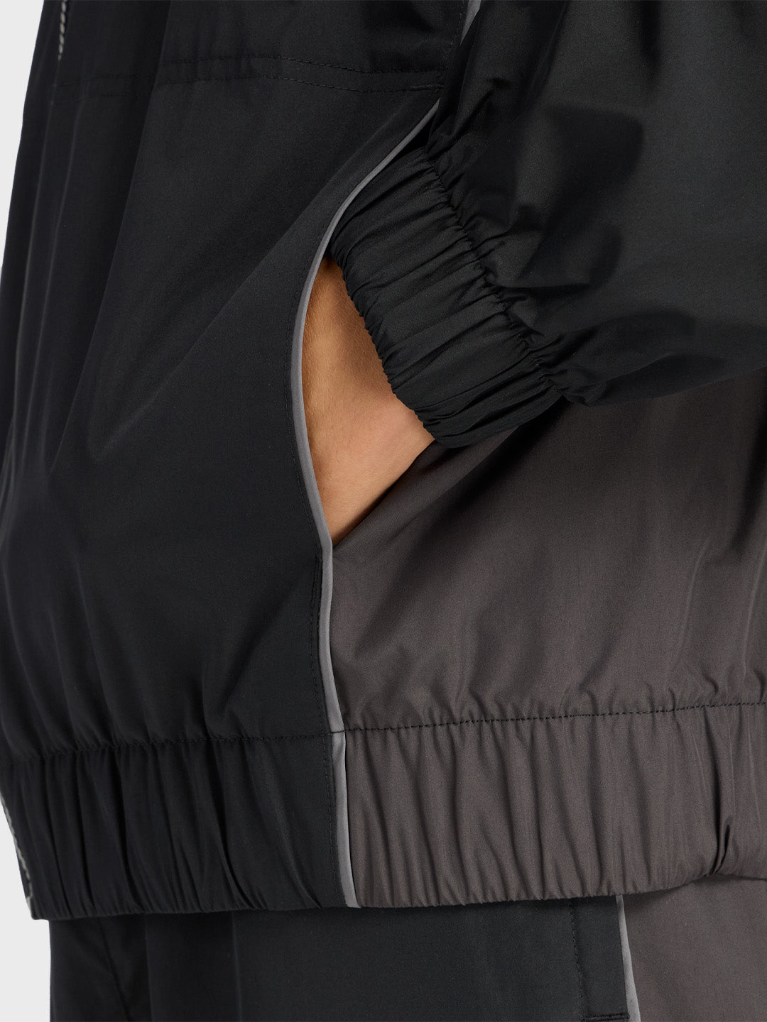 New Balance Trackside Jacket Black close-up steekzak