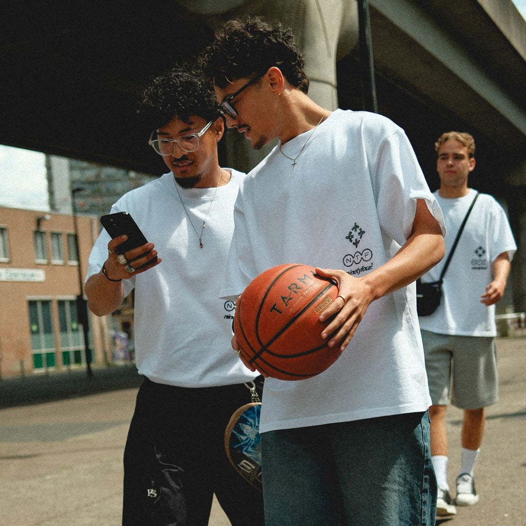 Ninetyfour Friends Become Family T-Shirts | Shop nu bij Reloadstore