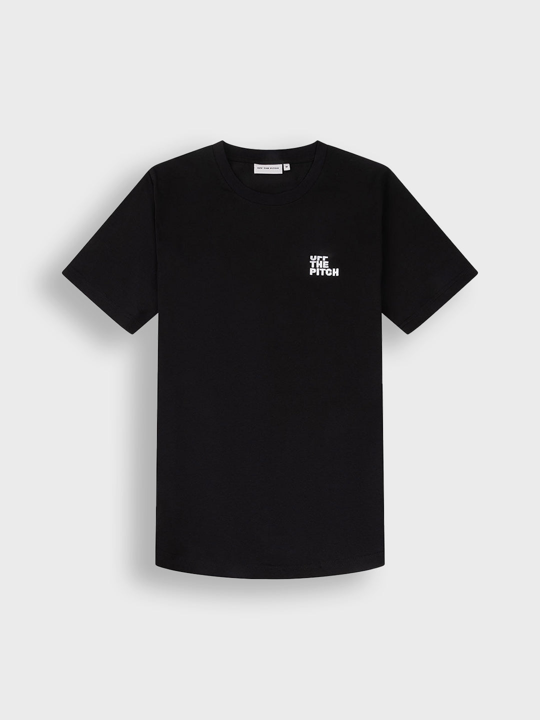 Voorkant van zwart OTP shirt met subtiel borstlogo