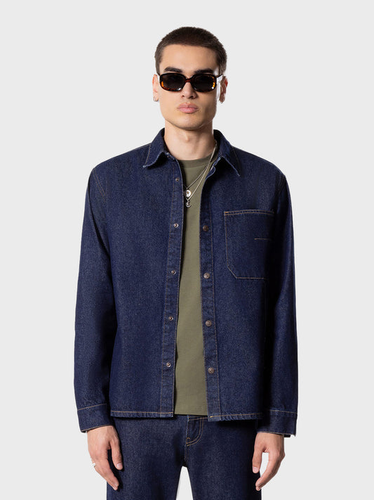 Off The Pitch Double Face Denim Shirt Dark Blue – vooraanzicht model