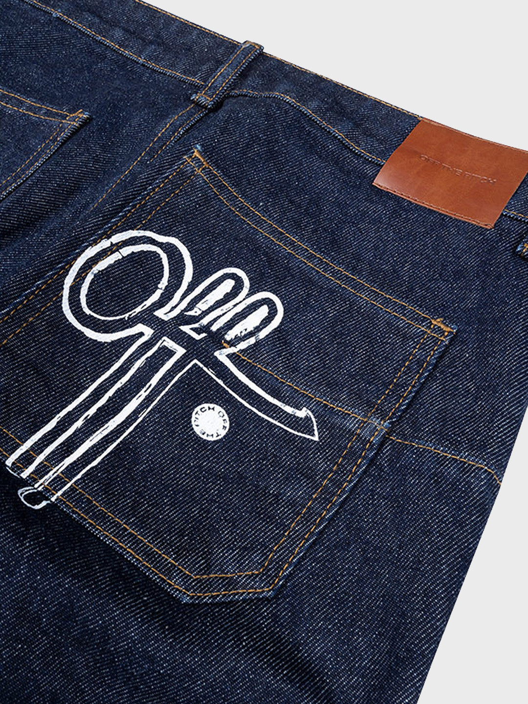 Close-up OTP Double Faced Jeans – achterzak met Off graphic
