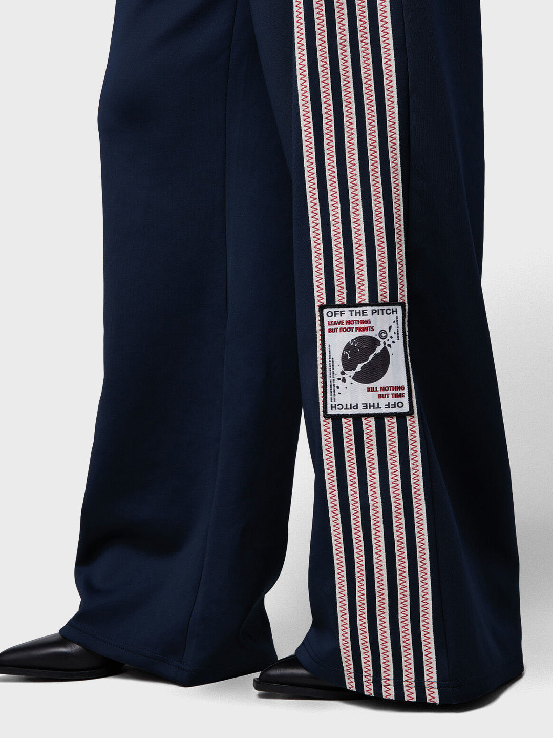 Off The Pitch Women Ivy Scuba Jogger Navy – close-up