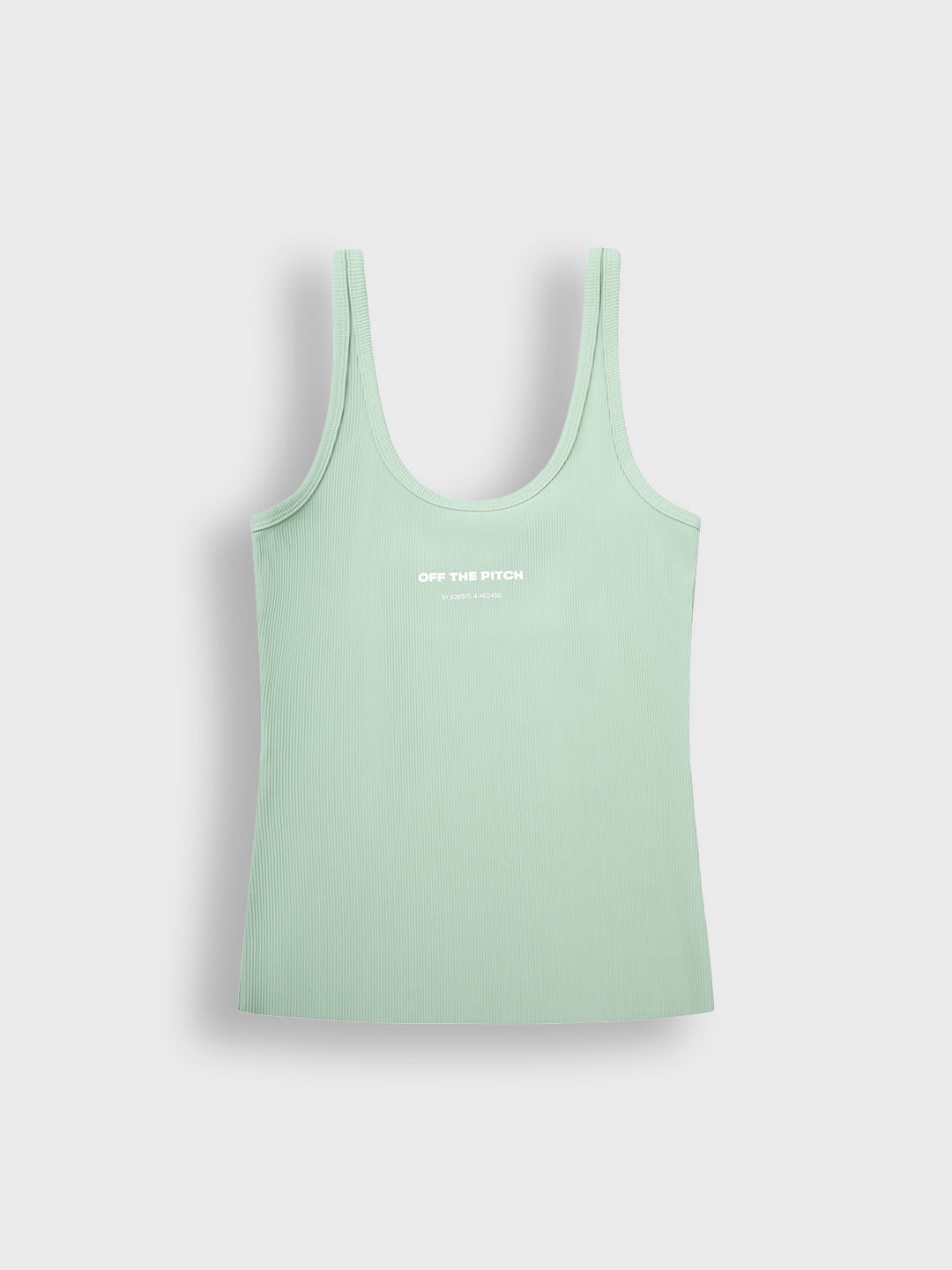 Packshot van jadegroene tanktop met OTP-logo op de borst