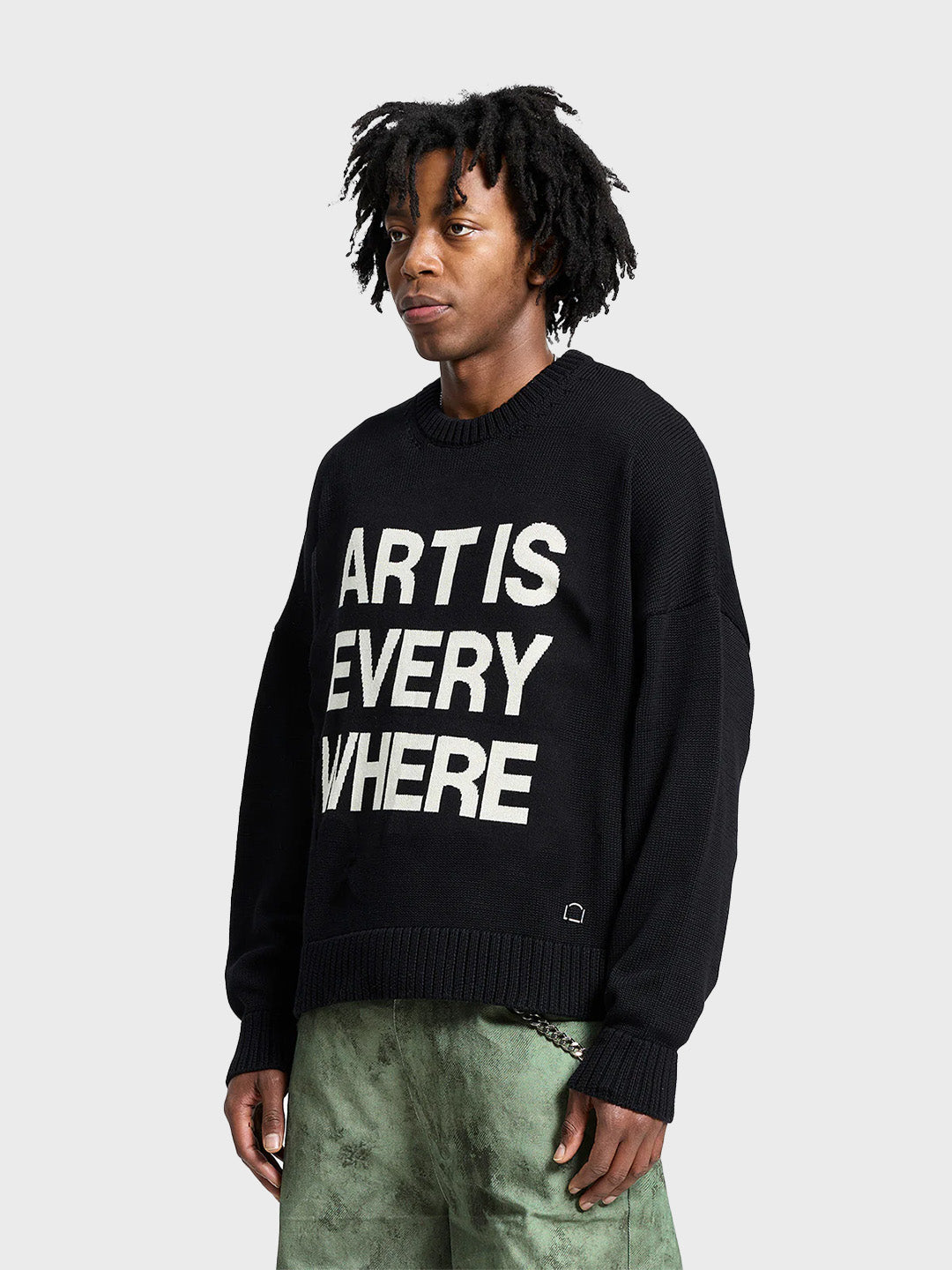 Reternity Art Is Everywhere Knitted Sweater Black – schuin vooraanzicht van model