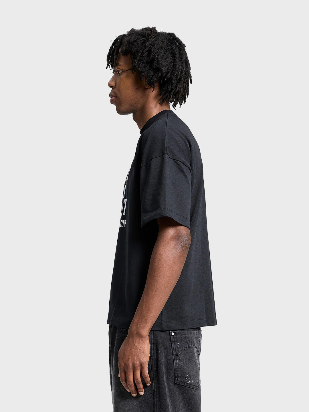 Reternity Atelier Emblem T-Shirt Black – boxy fit