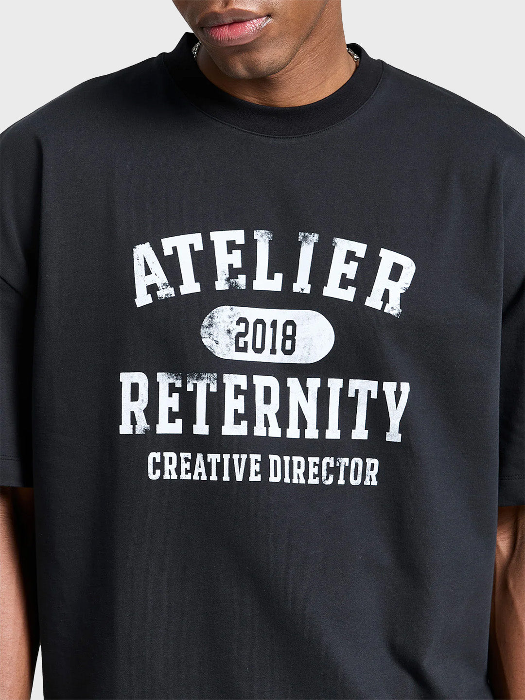 Reternity Atelier Emblem T-Shirt Black – close-up graphic