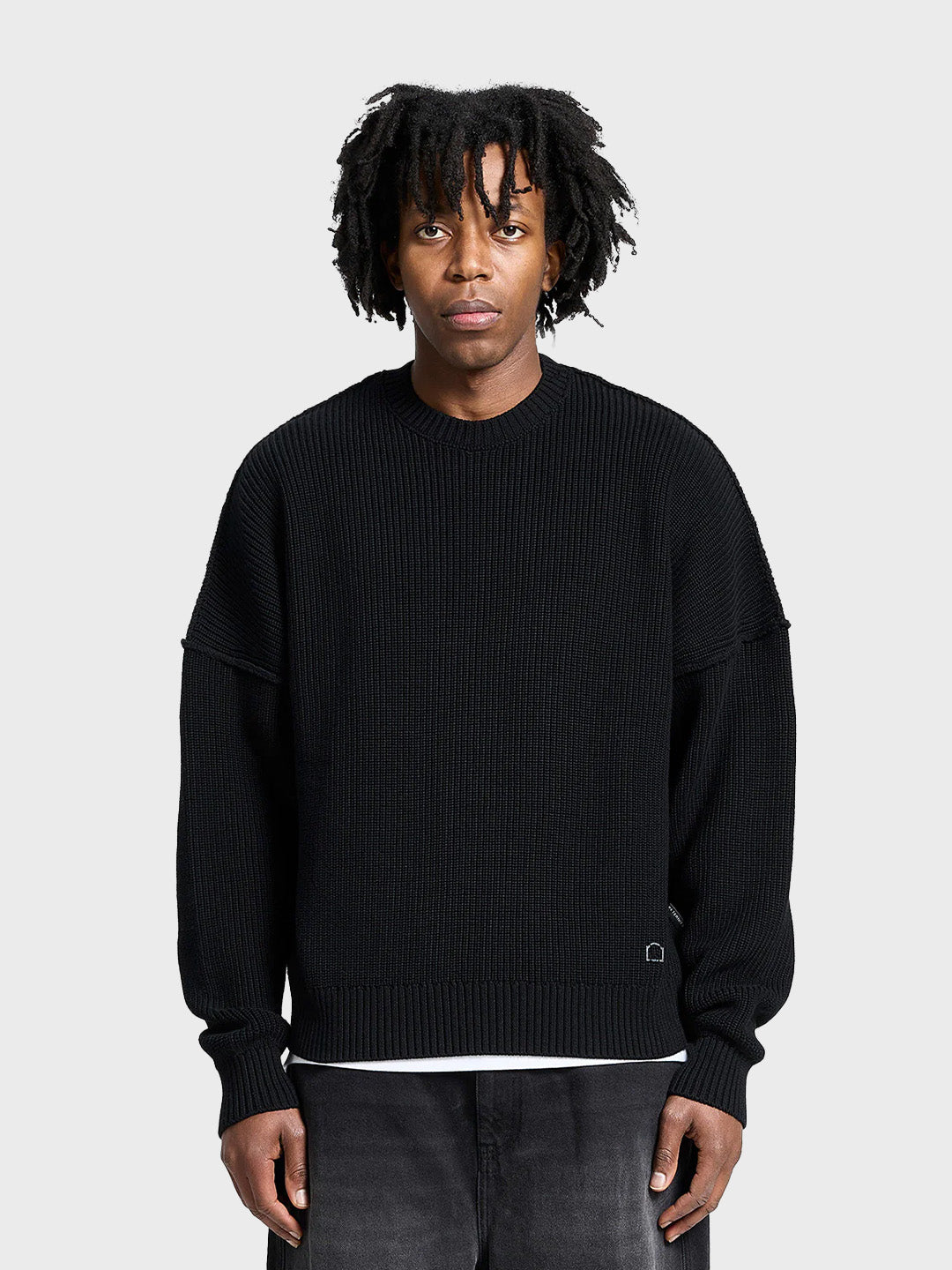 Reternity Creative Dept Knitted Sweater Black – voorkant gedragen door model