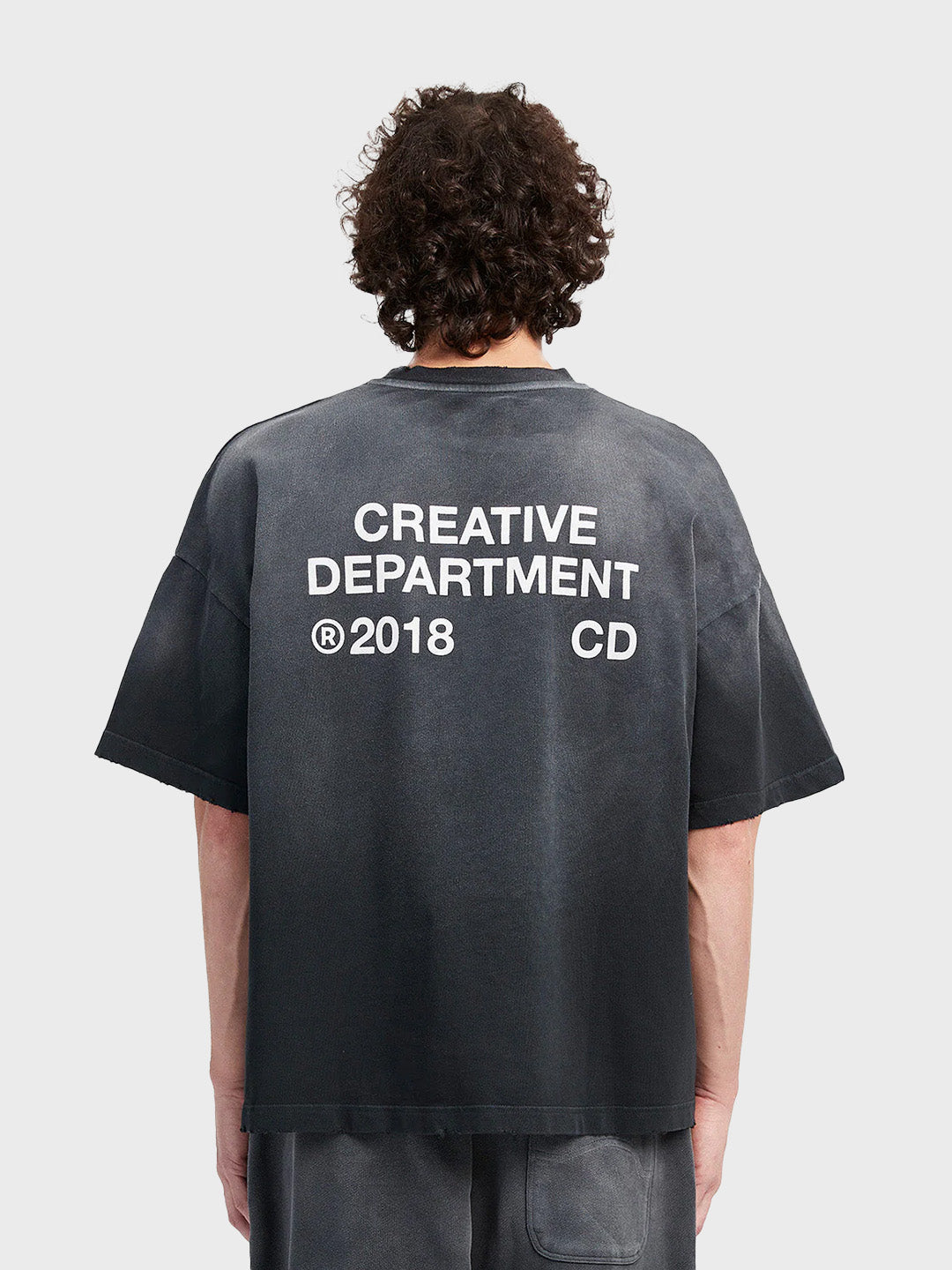 Reternity Creative Dept T-Shirt Faded Black – achterkant gedragen door model