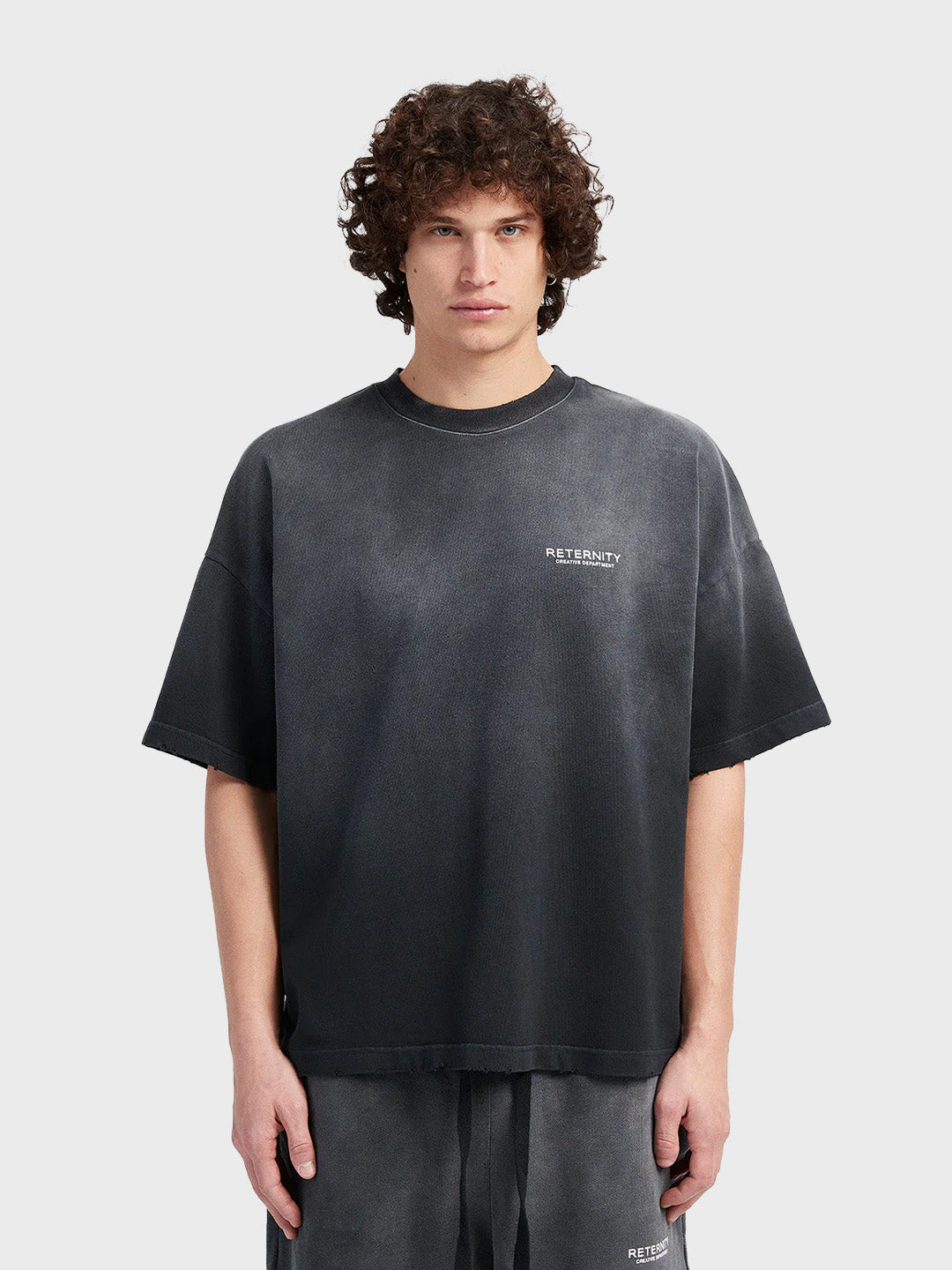 Reternity Creative Dept T-Shirt Faded Black – voorkant gedragen door model