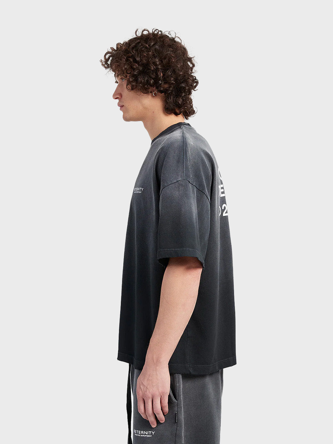 Reternity Creative Dept T-Shirt Faded Black – boxy fit, zijkant