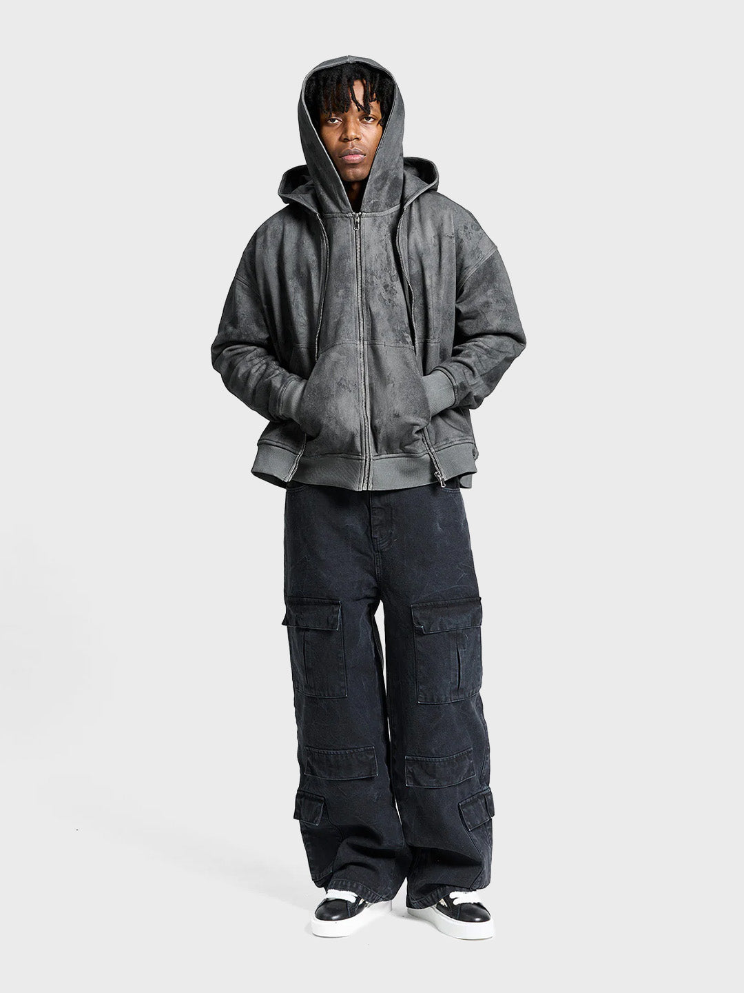 Reternity Déliria Zip Hoodie Black – outfit gestyled met 2 hoodies over elkaar
