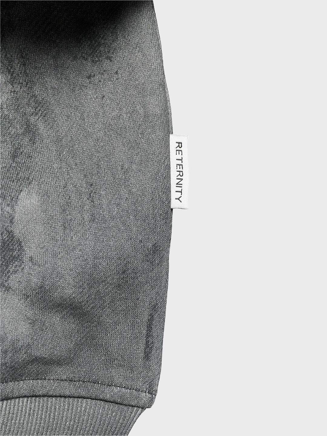 Reternity Déliria Zip Hoodie Black – close-up branding detail